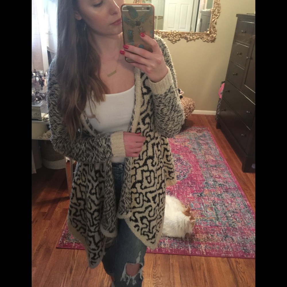 BKE buckle boutique cardigan size small